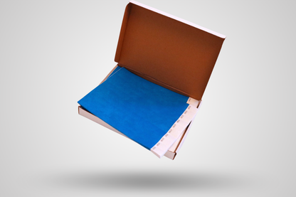 Μια φωτογραφία από χάρτινα βραχιόλια σε κουτί των 1000 - Απλό απόθεμα από την JM Band®. Αγοράστε χάρτινα βραχιόλια σε σκούρο μπλε χρώμα εδώ.